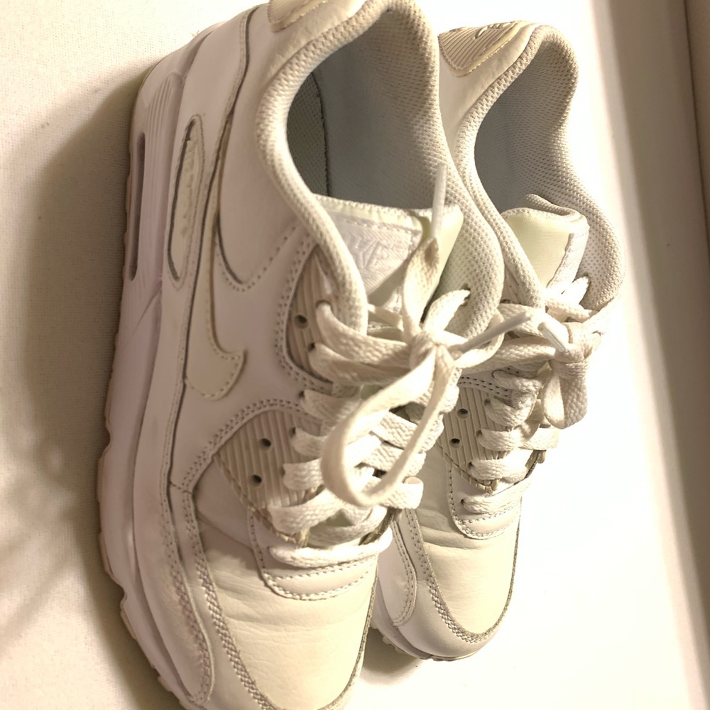 Air max tennis shoes